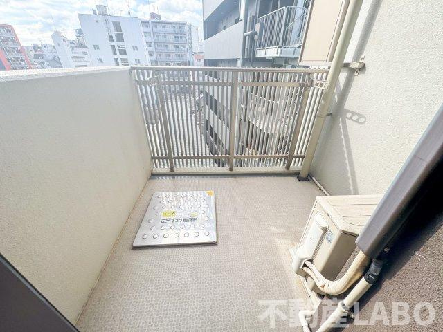 エグゼリエみなと通りのバルコニー