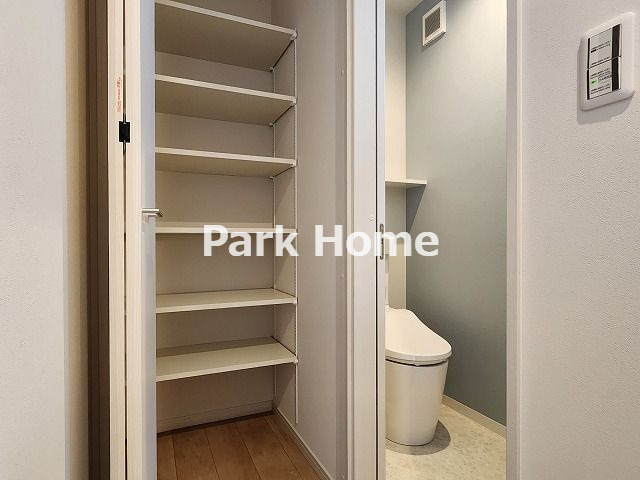 高知市介良中野団地西棟　新築戸建ての収納|２F：トイレ横収納