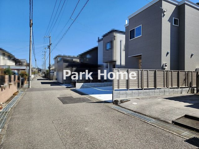高知市介良中野団地西棟　新築戸建ての前面道路含む現地写真