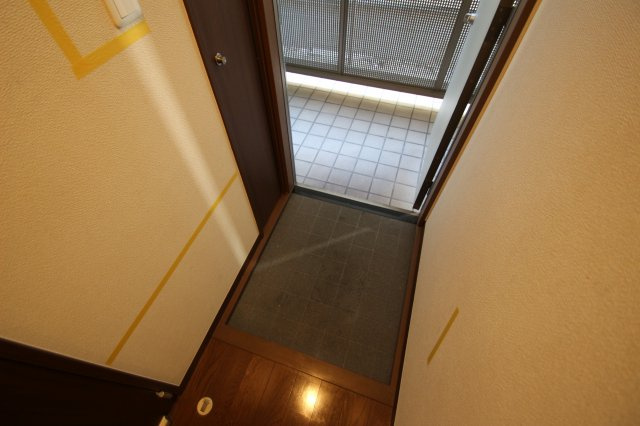 川口市西青木１丁目のアパートの玄関