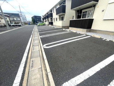 【駐車場】 | サンリットヴィレッジⅢ | 駐車スペースもあります