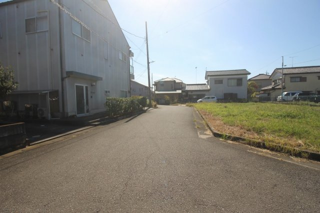 古河市大手町の前面道路含む現地写真|東側道路（2023年10月撮影）