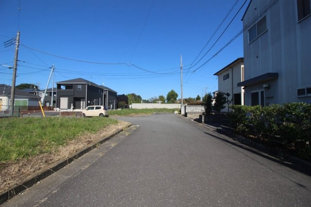 古河市大手町の前面道路含む現地写真|東側道路（2023年10月撮影）