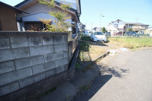 古河市大手町の外観|南側との境界部分（2023年10月撮影）