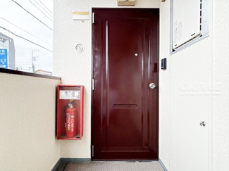 【その他共用部分】 | 皆様をお迎えする、お部屋の玄関ドア。開けやすさや開放角度、ドアノブの操作しやすさや鍵の形状などを、現地で一度ご確認ください。～即日のご見学可能～　お問合せはお気軽にどうぞ。