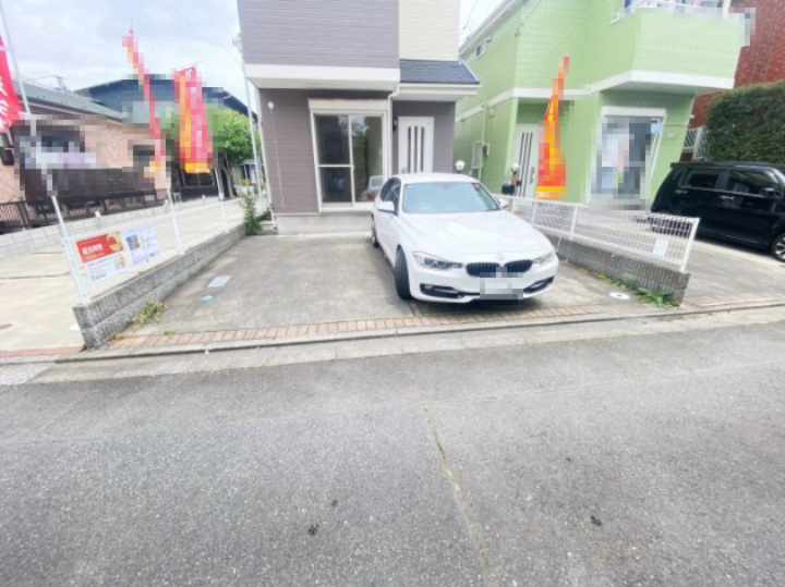 祝　成約済み　八王子市　長房町　中古戸建の駐車場|～仲介手数料無料☆八王子ひなた不動産～八王子市長房町　中古戸建