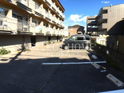 【駐車場】 | ドミールインター | 駐車場完備です