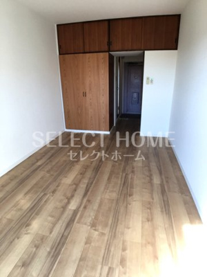 【居間・リビング】 | ドミールインター | こちらのリビングで趣味の時間をお楽しみください