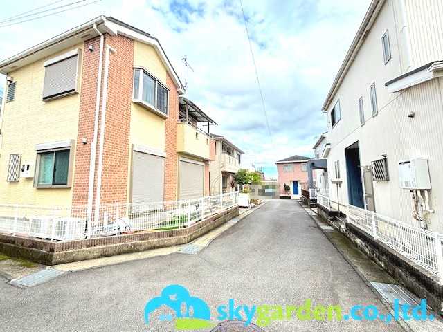 秦野市戸川　中古戸建の前面道路含む現地写真|前面道路含む現地写真です