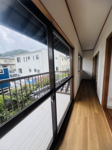 広島市安佐南区相田７丁目　中古一戸建ての前面道路含む現地写真