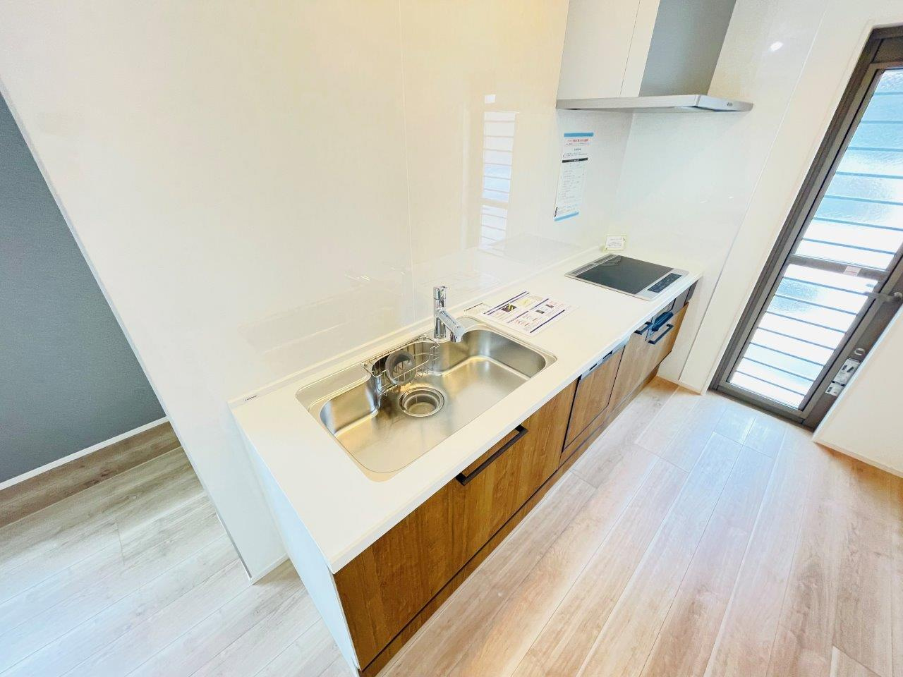 岡崎市百々町第1　新築分譲住宅　全3棟　1号棟のキッチン|浄水器一体型水栓です。