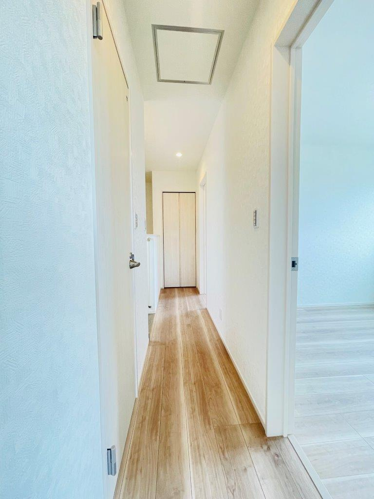 岡崎市百々町第1　新築分譲住宅　全3棟　1号棟のその他共用部分|2階廊下にも便利な収納付き♪