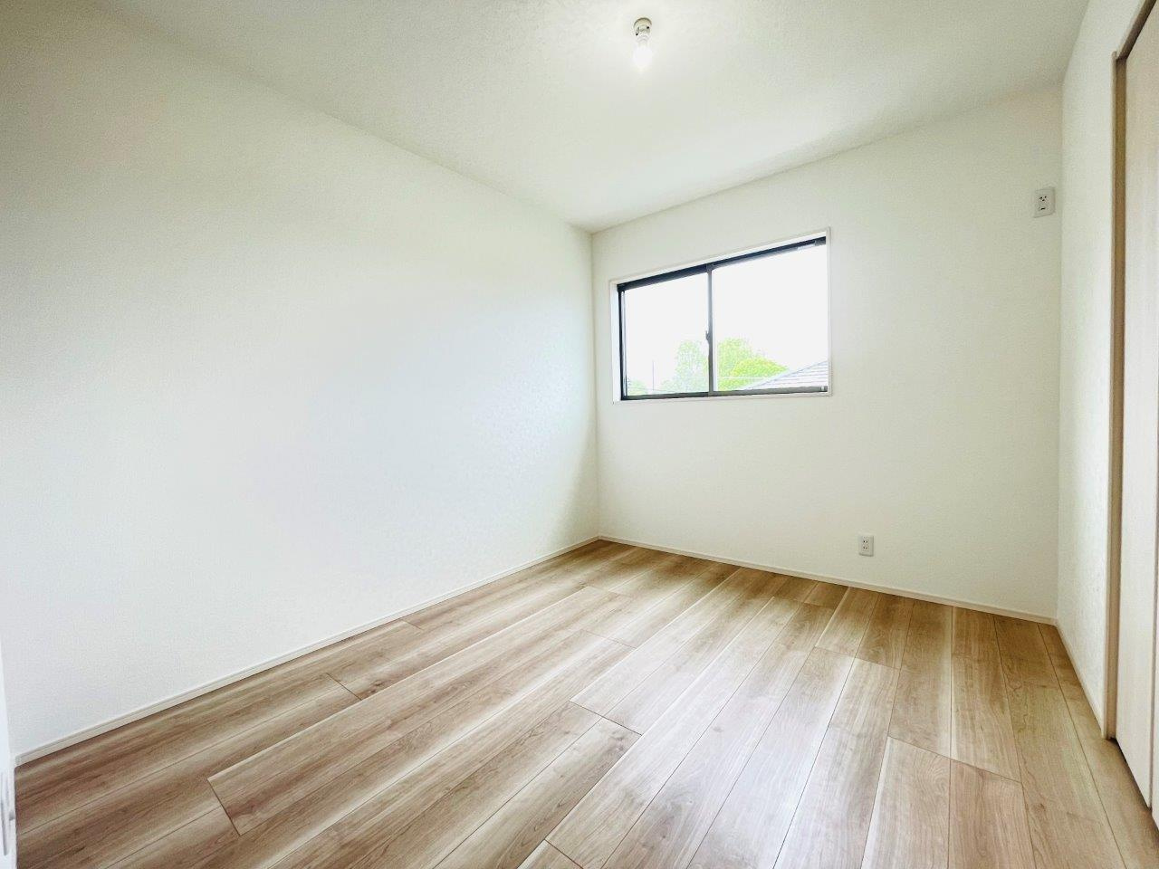 岡崎市百々町第1　新築分譲住宅　全3棟　1号棟の洋室|収納豊富な居室でお部屋を綺麗に保てます。