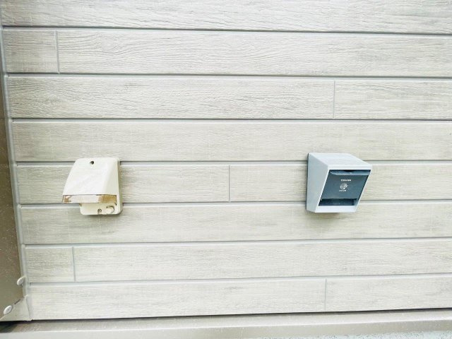 岡崎市百々町第1　新築分譲住宅　全3棟　1号棟の発電・温水設備|洗車時や防犯カメラの設置、電気自動車の充電にも使える屋外電源付き。