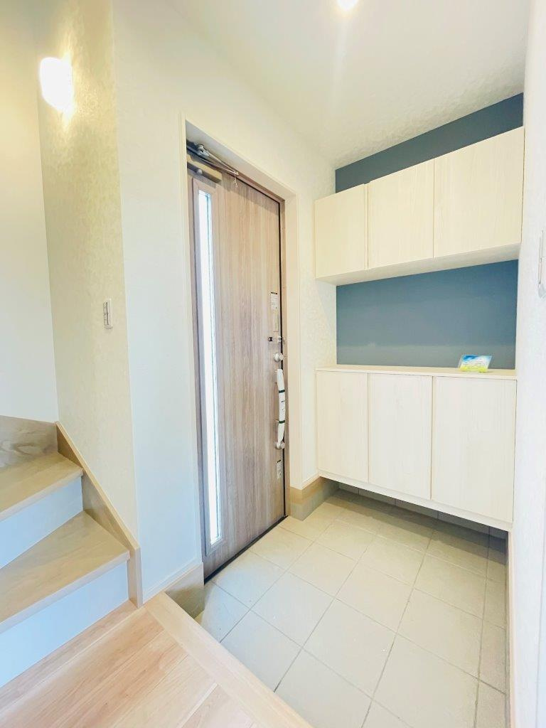 岡崎市百々町第1　新築分譲住宅　全3棟　1号棟の玄関|大容量のシューズボックス付きで玄関が靴で散らかりません。