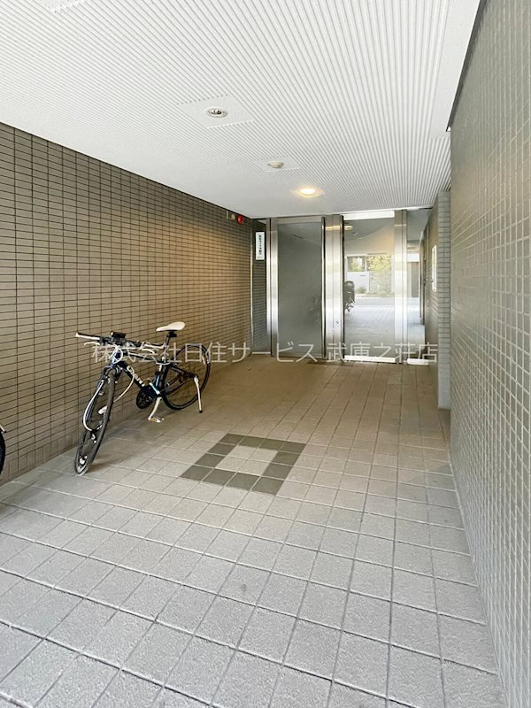 ラ・サンシャインのエントランス|落ち着いたエントランスです