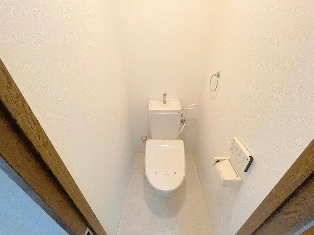 大阪市淀川区西中島７丁目の賃貸マンションのトイレ