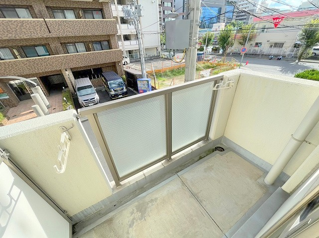 大阪市淀川区西中島７丁目の賃貸マンションのバルコニー
