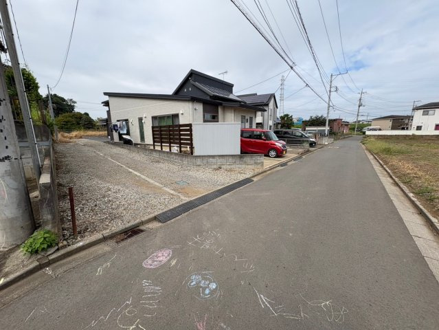 川越市小堤　建築条件なし売地　東武東上線『鶴ヶ島駅』徒歩27分　【名細小学区】の前面道路含む現地写真