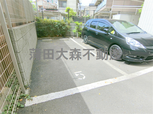 パークアクシス蒲田弐番館の駐車場