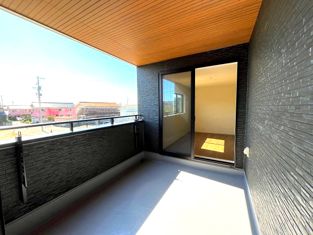 知多郡南知多町内海　新築戸建のバルコニー|南面に面しており陽当り良好！
スペースも広いのでお休みの日は布団も干せます！