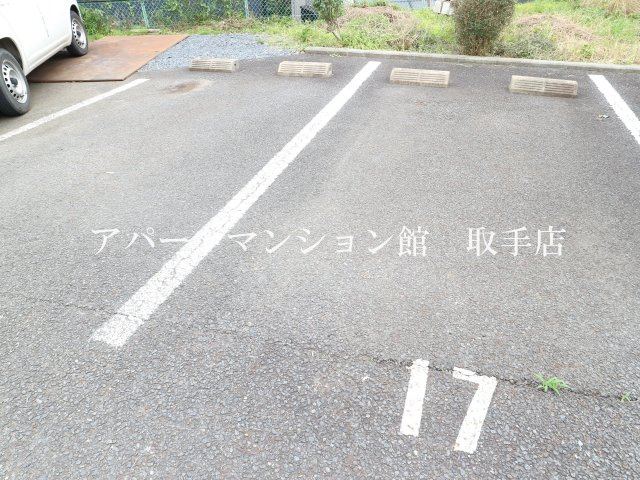 スカイハイツＮの駐車場