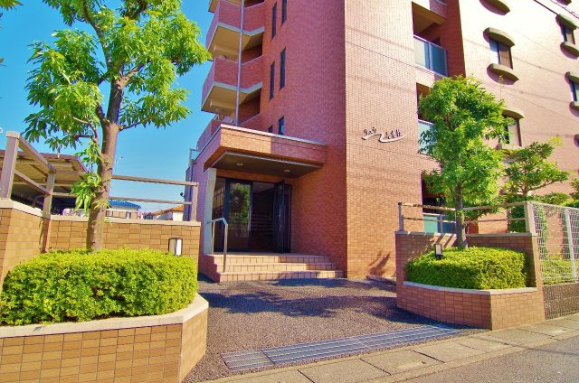 リュウ壱番館のエントランス