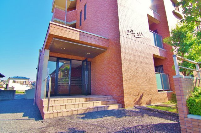 リュウ壱番館のエントランス