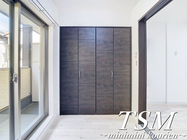 ジーメゾン寝屋川秦町アリビオの洋室