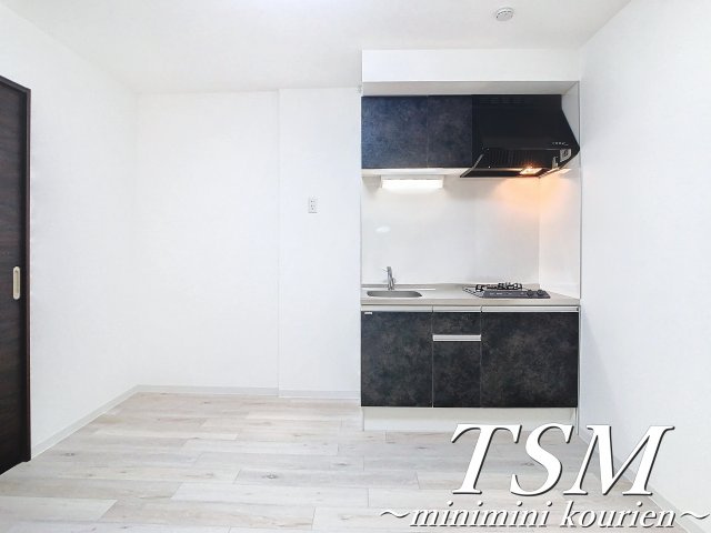 ジーメゾン寝屋川秦町アリビオの居間・リビング