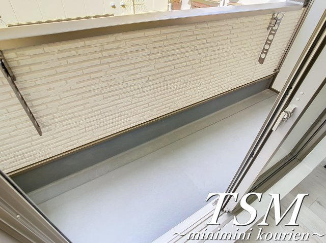 ジーメゾン寝屋川秦町アリビオのバルコニー