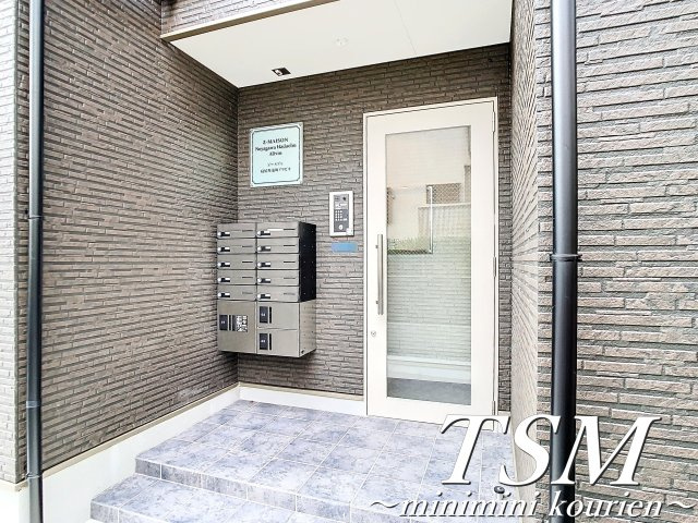 ジーメゾン寝屋川秦町アリビオのエントランス