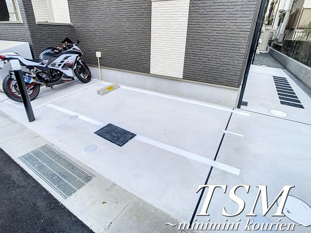 ジーメゾン寝屋川秦町アリビオの駐車場