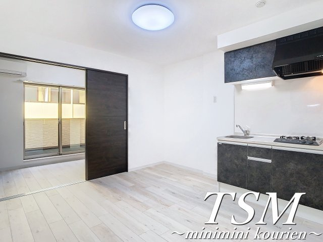 ジーメゾン寝屋川秦町アリビオの居間・リビング