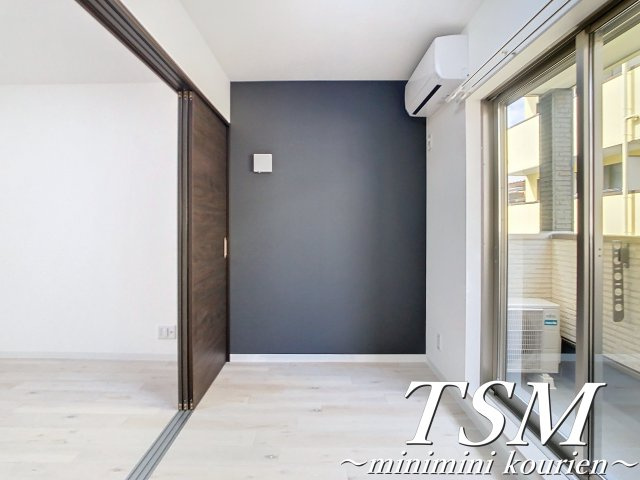 ジーメゾン寝屋川秦町アリビオの洋室