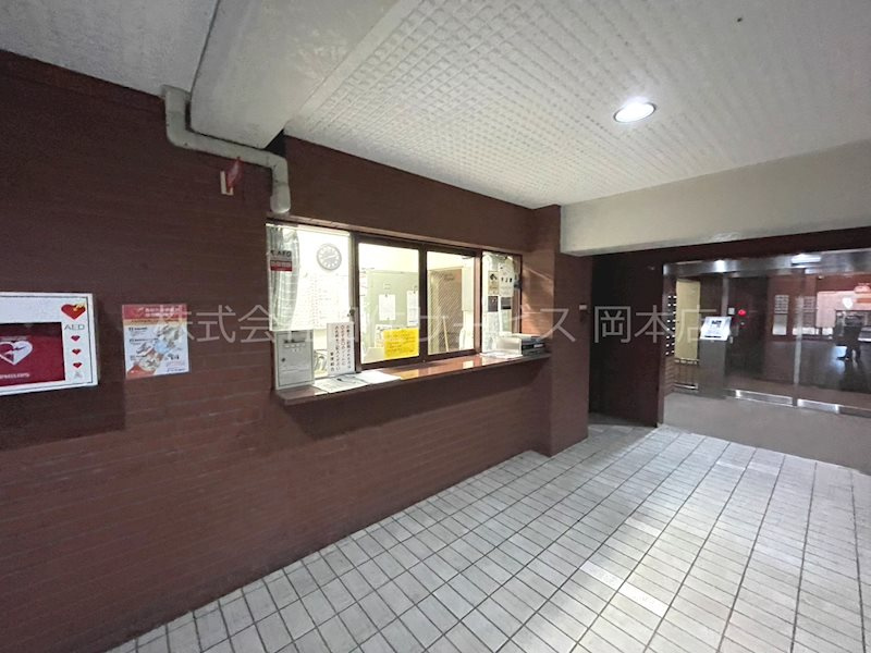 フローラハイツ岡本の外観|管理員室があり防犯上安心です。