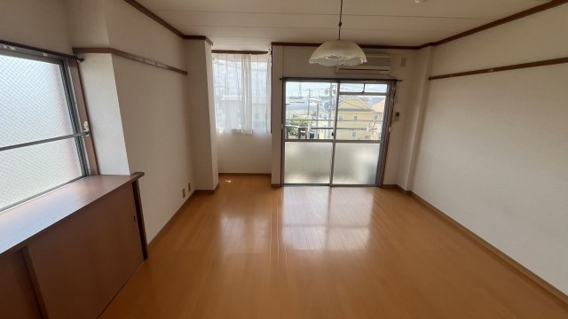 コーポ平田の居間・リビング
