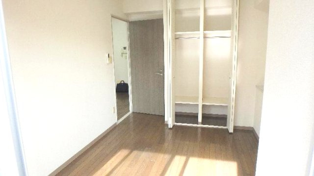 六甲道シティハウスの寝室|落ち着いて過ごせるお部屋なので、寝室にいかがでしょうか