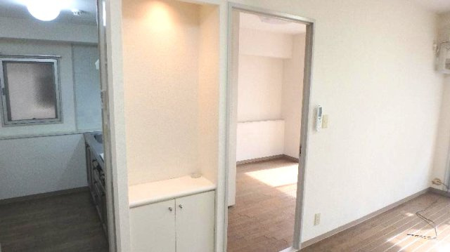 六甲道シティハウスの洋室|リビング側から洋室を眺めた景色です