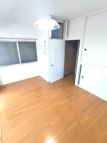 下河原通3丁目貸家の洋室|個人の部屋や寝室として使える洋室です