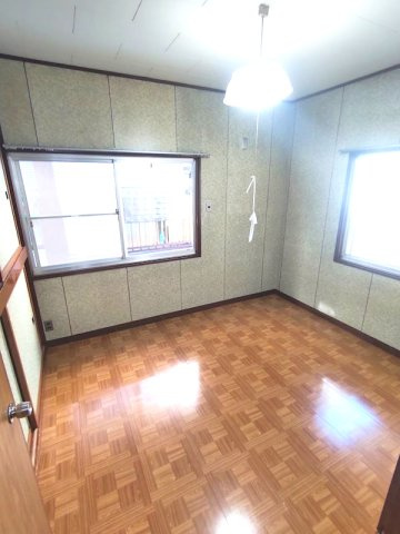 下河原通3丁目貸家の洋室|ゆったりした洋室です