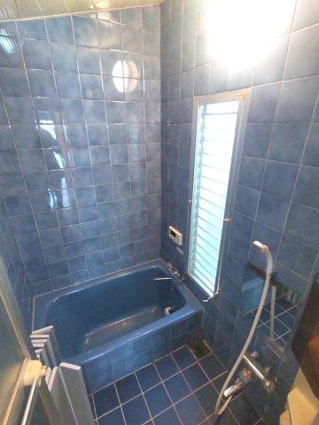 下河原通3丁目貸家の浴室|ゆったり過ごせるお風呂です