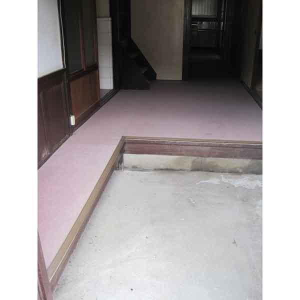 五毛通３丁目貸家の玄関