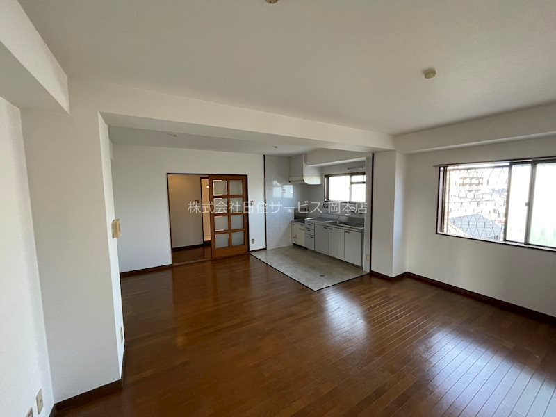 グリーンハイツ御影の居間・リビング|15帖リビング