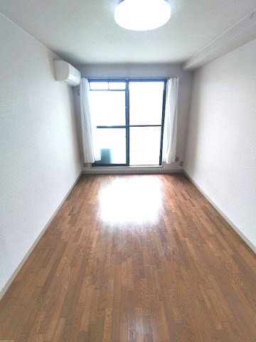 プラタナス・アベニューの寝室|使い勝手のいい寝室です