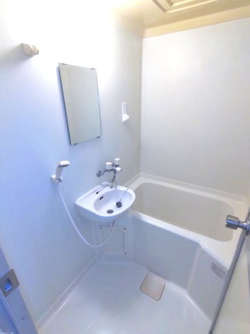 プラタナス・アベニューの浴室|落ち着いた空間のお風呂です