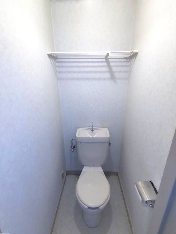 プラタナス・アベニューのトイレ|落ち着いたトイレです