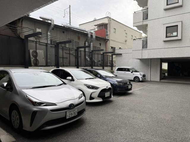カサベラ岡本の駐車場