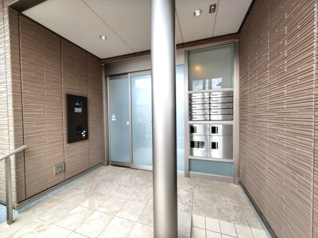 シャーメゾンSUNのエントランス