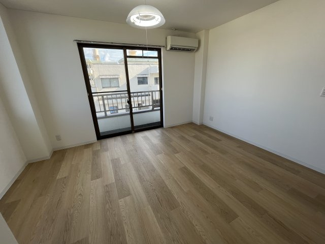 レジデンス33の居間・リビング|※実際のお部屋と内装が異なります。